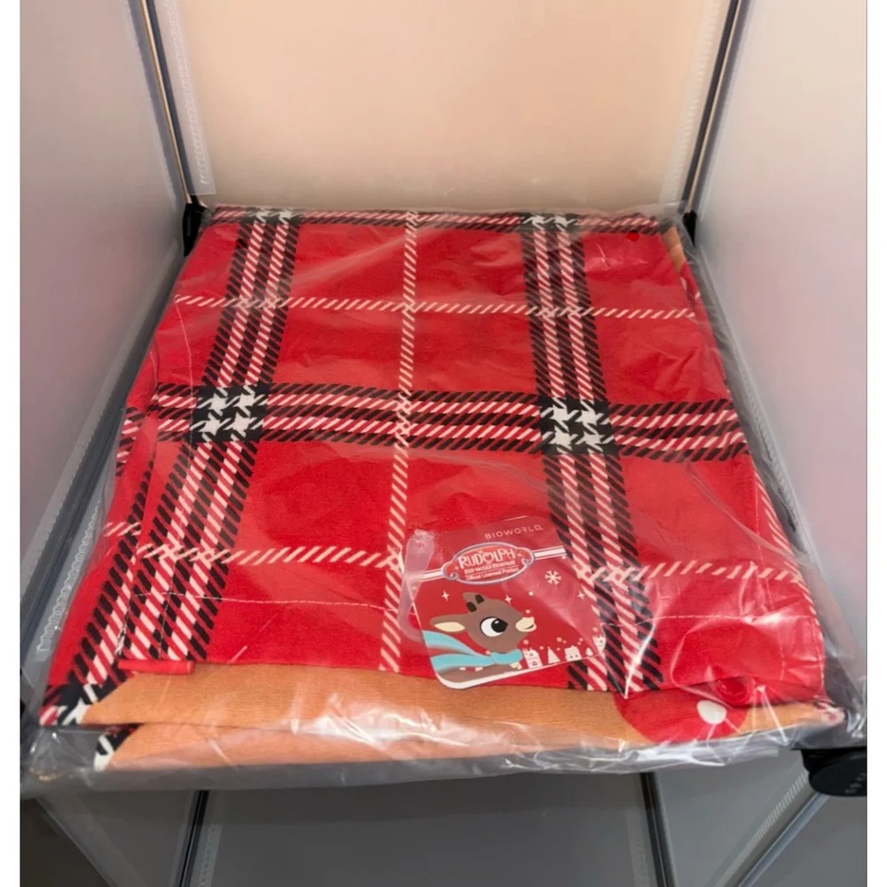 Rudolph The Red Nosed Reindeer Kitchen Christmas Cooking Apron NWT
